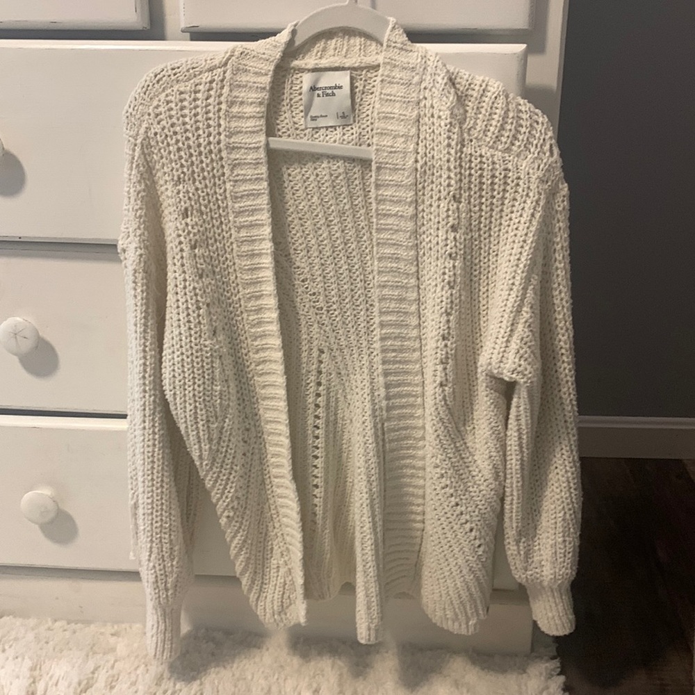 CREAM KNIT CARDIGAN BARELY WORN